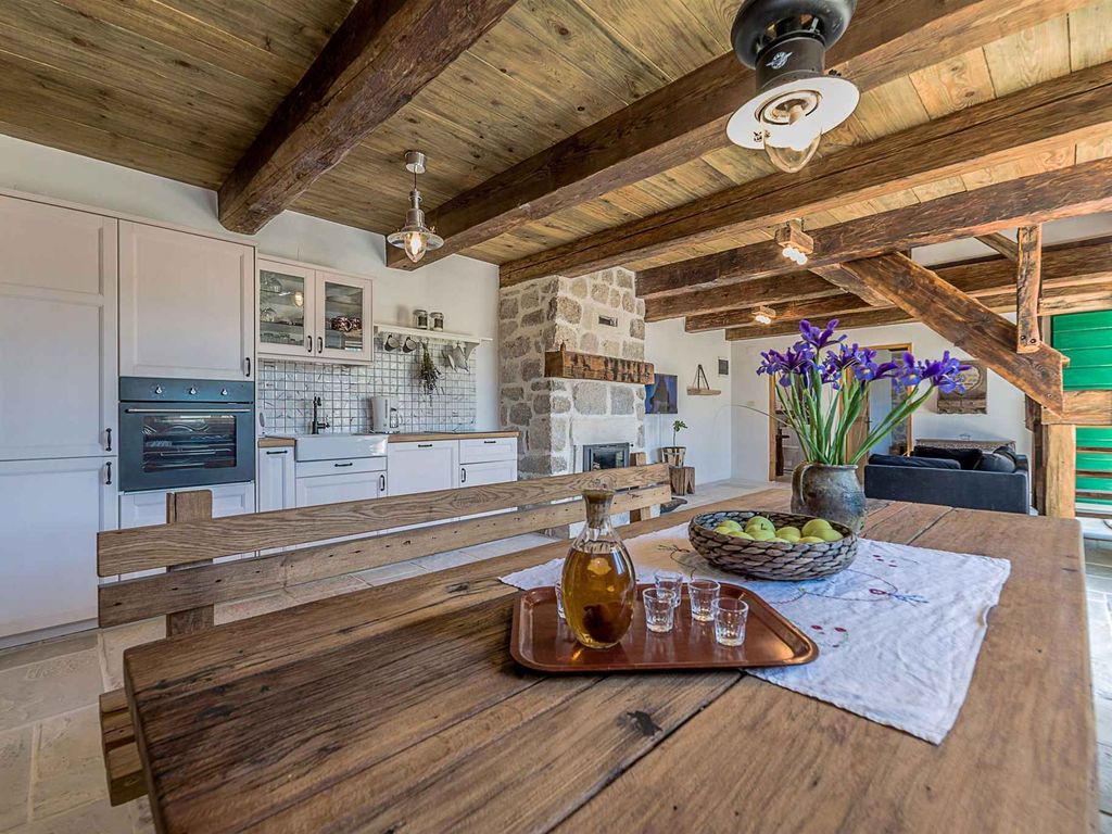 Villa mit Klimaanlage, mit Grillmöglichkeit, mit Aussenpool, mit Anlegeplatz