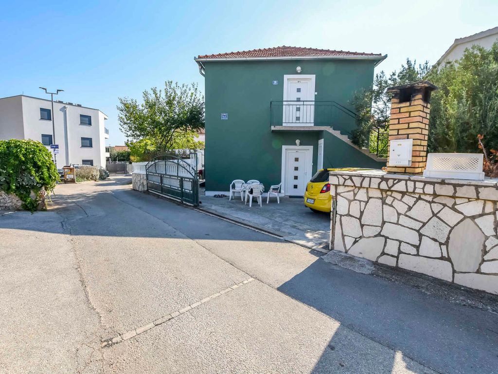 Ferienwohnung Familienfreundlich mit Klimaanlage, Grillmöglichkeit und Internet