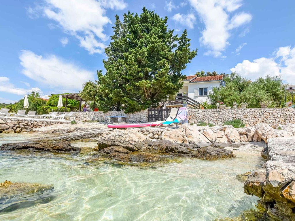 Ferienhaus Familienfreundlich mit Klimaanlage, Grillmöglichkeit und Internet, direkt am Wasser