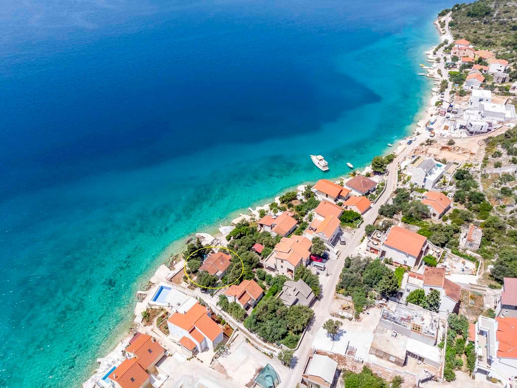 Ferienhaus Familienfreundlich mit Klimaanlage, Grillmöglichkeit und Internet, direkt am Wasser