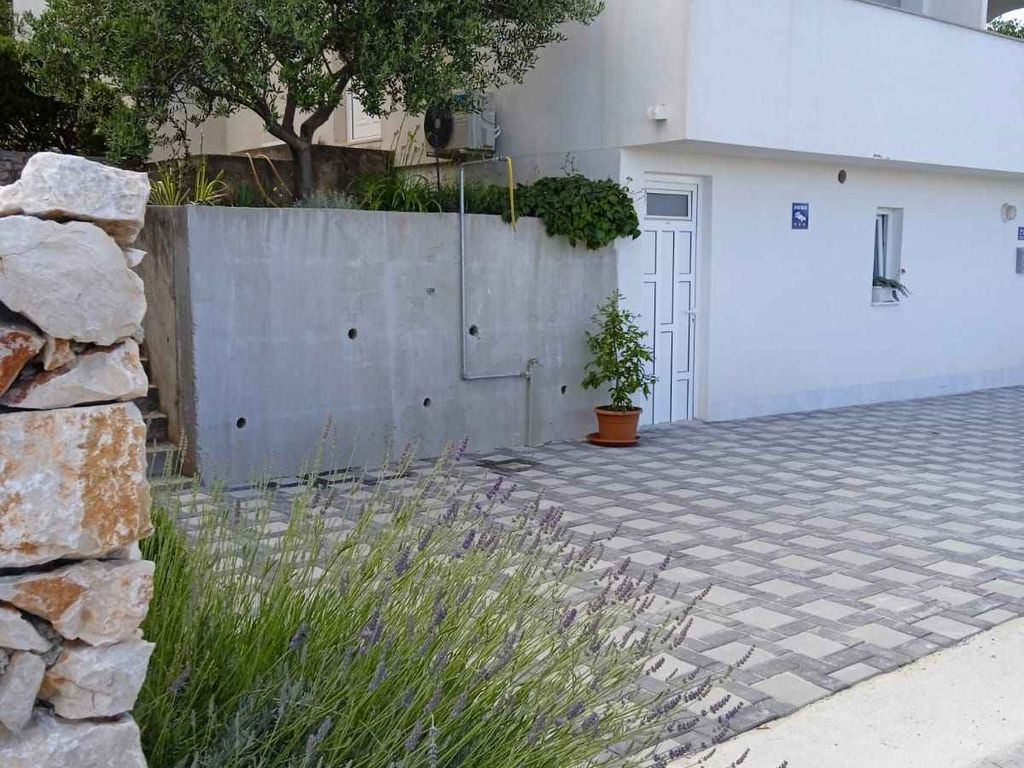 Ferienwohnung Familienfreundlich mit Klimaanlage, Grillmöglichkeit und Parkplatz