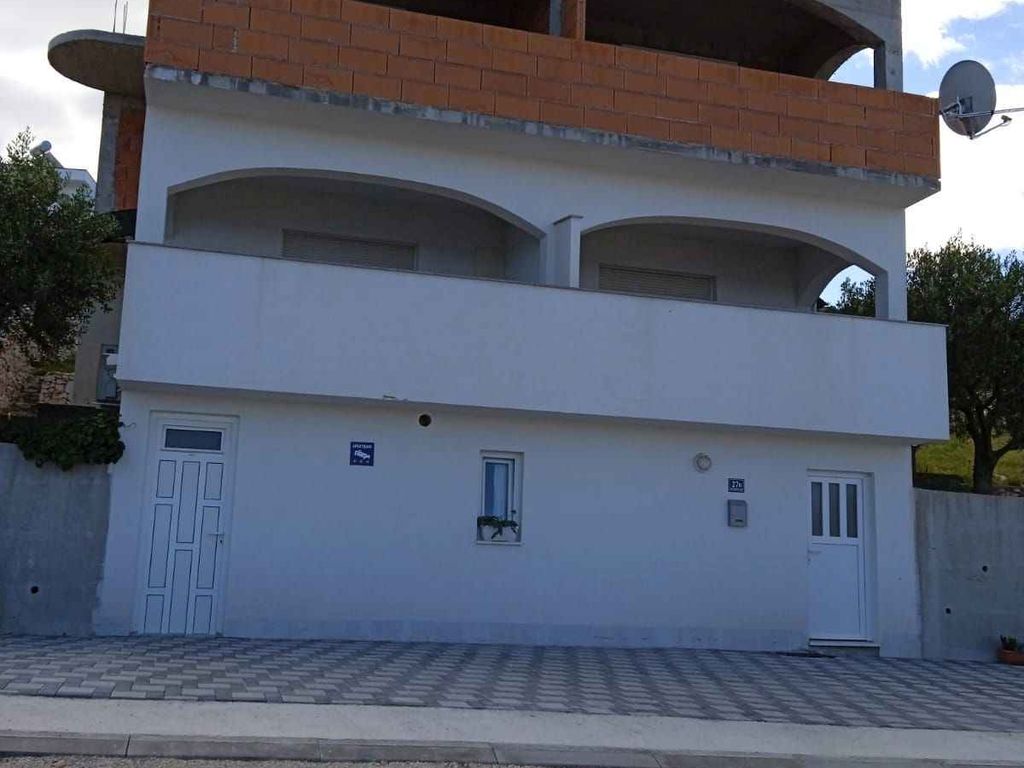 Ferienwohnung Familienfreundlich mit Klimaanlage, Grillmöglichkeit und Parkplatz