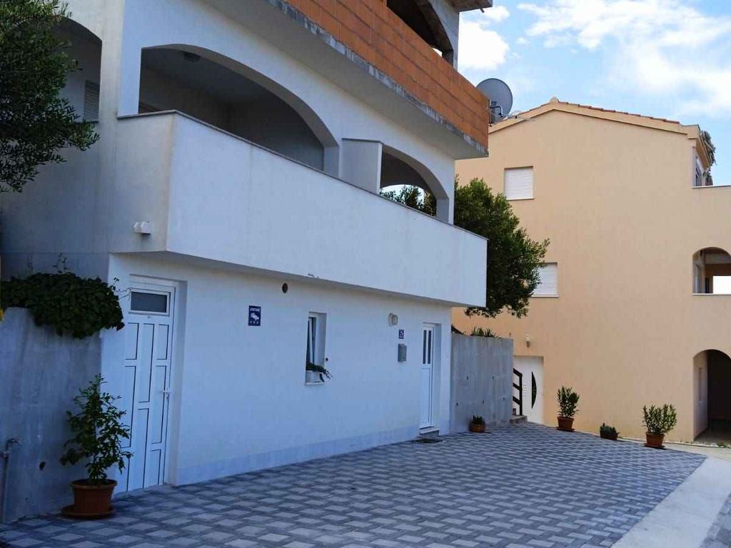 Ferienwohnung Familienfreundlich mit Klimaanlage, Grillmöglichkeit und Parkplatz