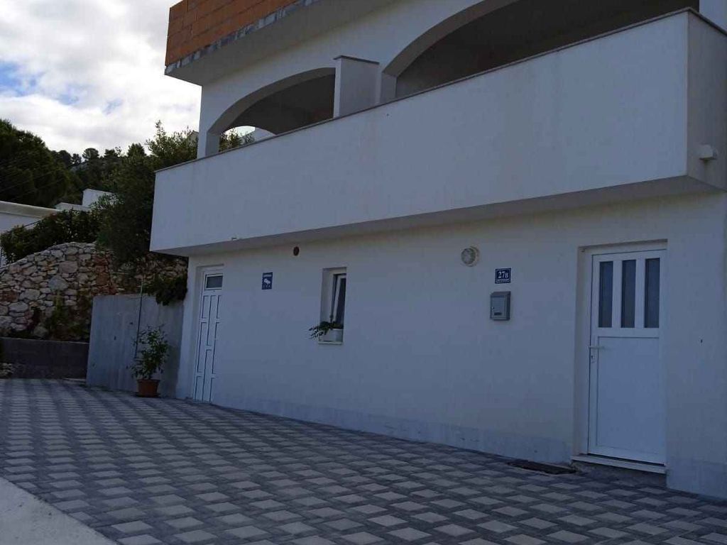 Ferienwohnung Familienfreundlich mit Klimaanlage, Grillmöglichkeit und Parkplatz