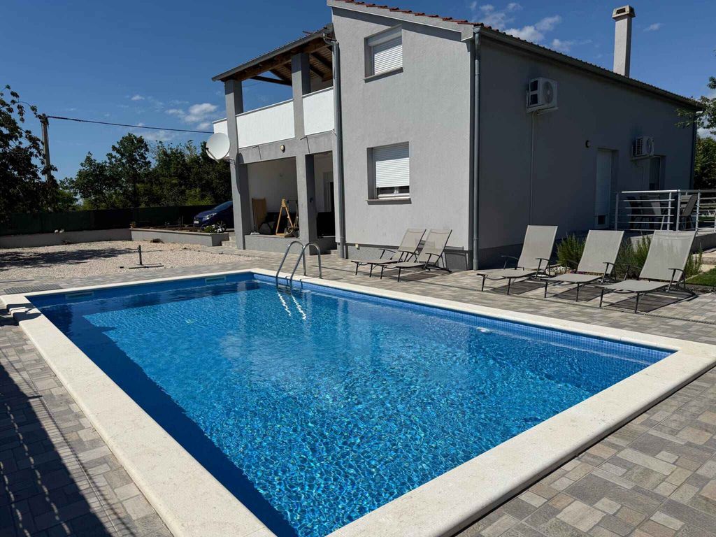 Ferienwohnung mit Klimaanlage und Pool