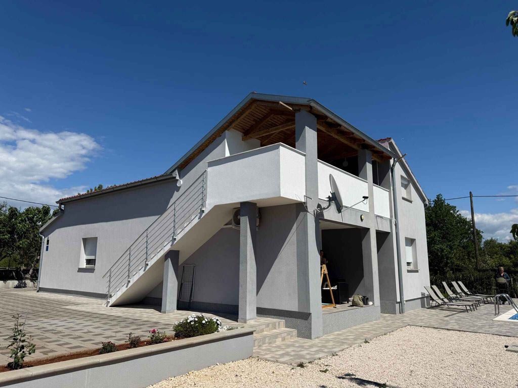 Ferienwohnung mit Klimaanlage und Pool