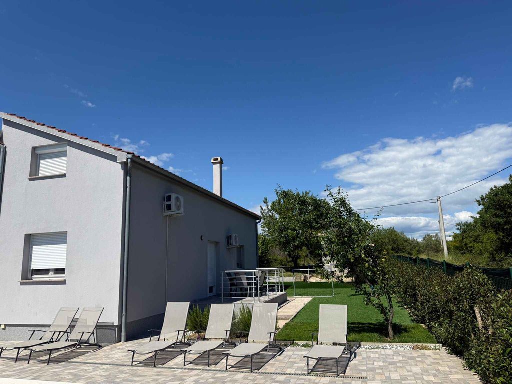 Ferienwohnung mit Klimaanlage und Pool