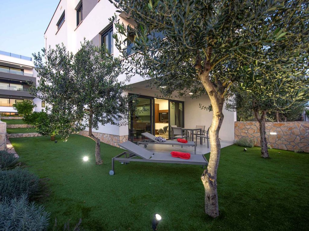 Ferienwohnung mit Pool und Klimaanlage