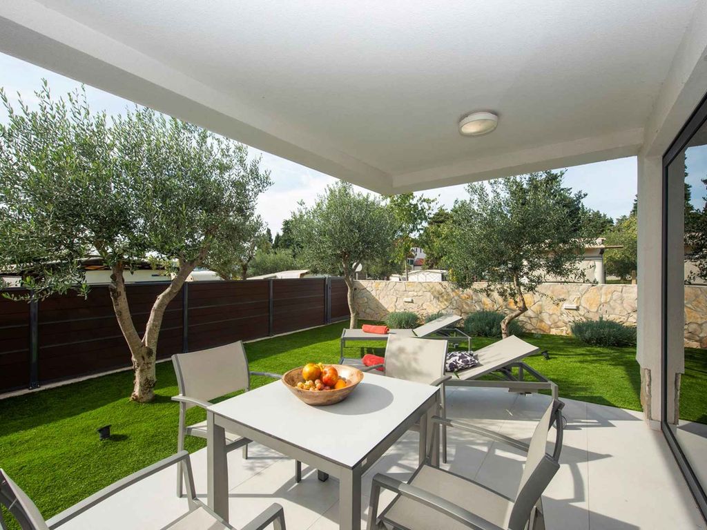 Ferienwohnung mit Pool und Klimaanlage