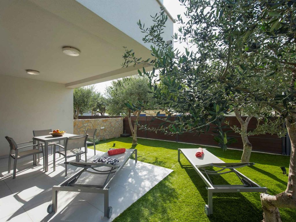 Ferienwohnung mit Pool und Klimaanlage