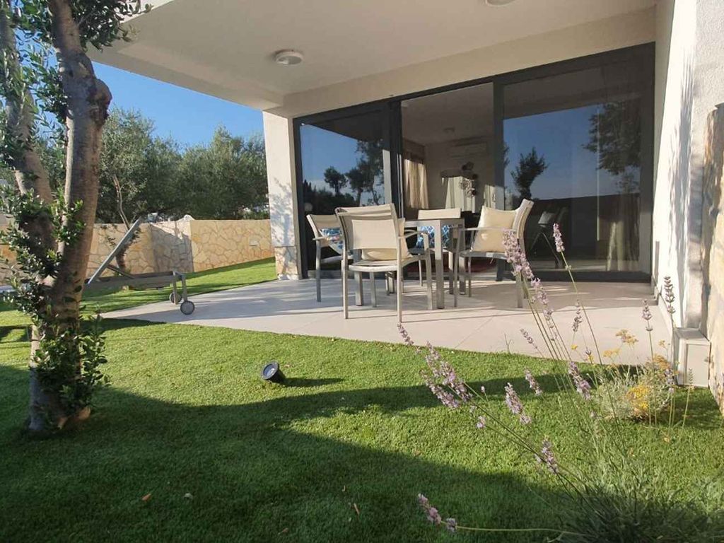 Ferienwohnung mit Pool und Klimaanlage