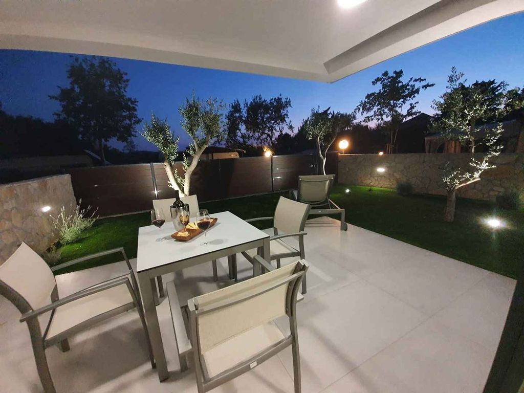 Ferienwohnung mit Pool und Klimaanlage