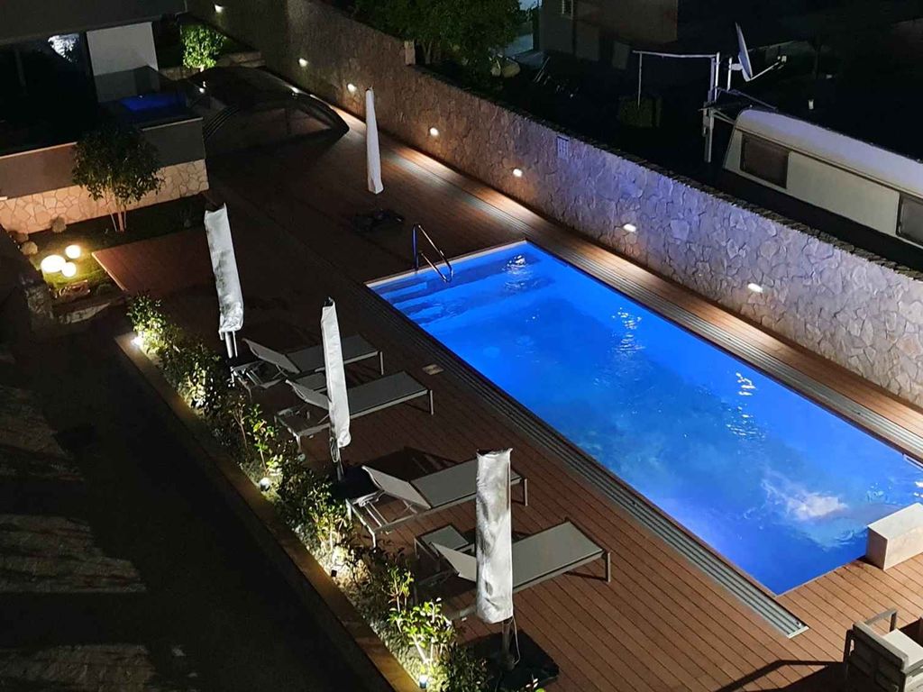 Ferienwohnung mit Pool und Klimaanlage