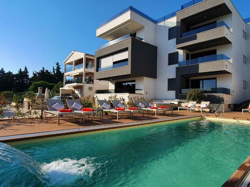 Ferienwohnung mit Pool und Klimaanlage