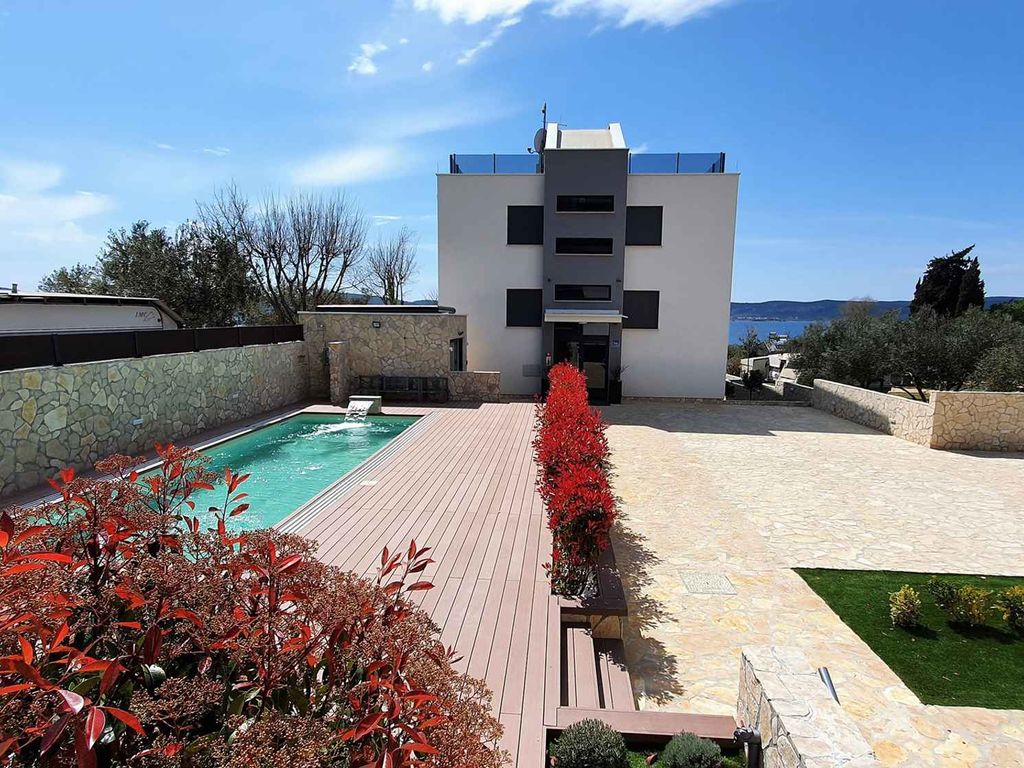 Ferienwohnung mit Pool und Klimaanlage