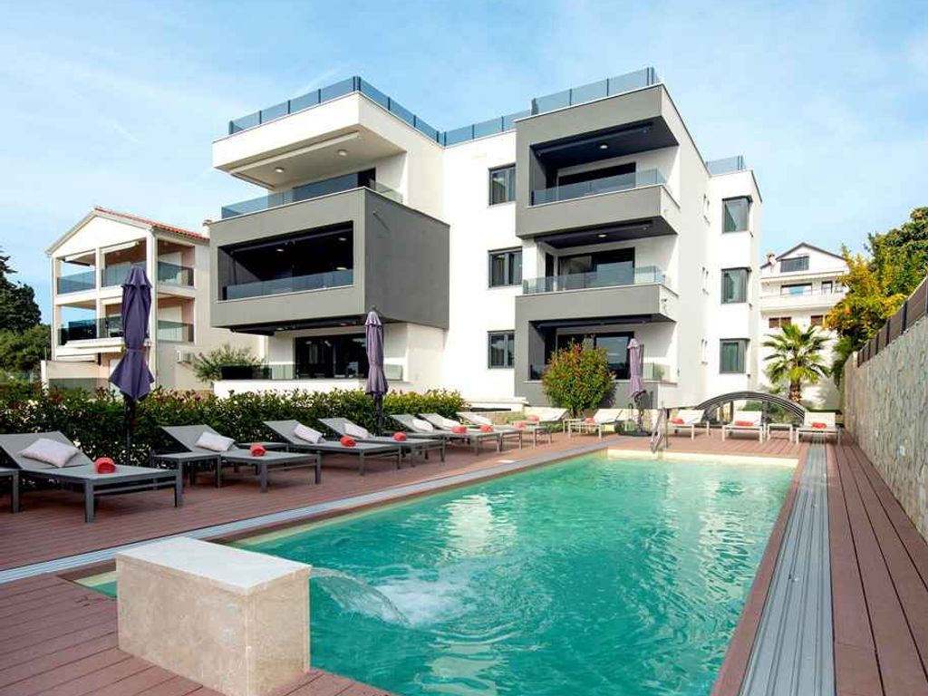 Ferienwohnung mit Pool und Klimaanlage