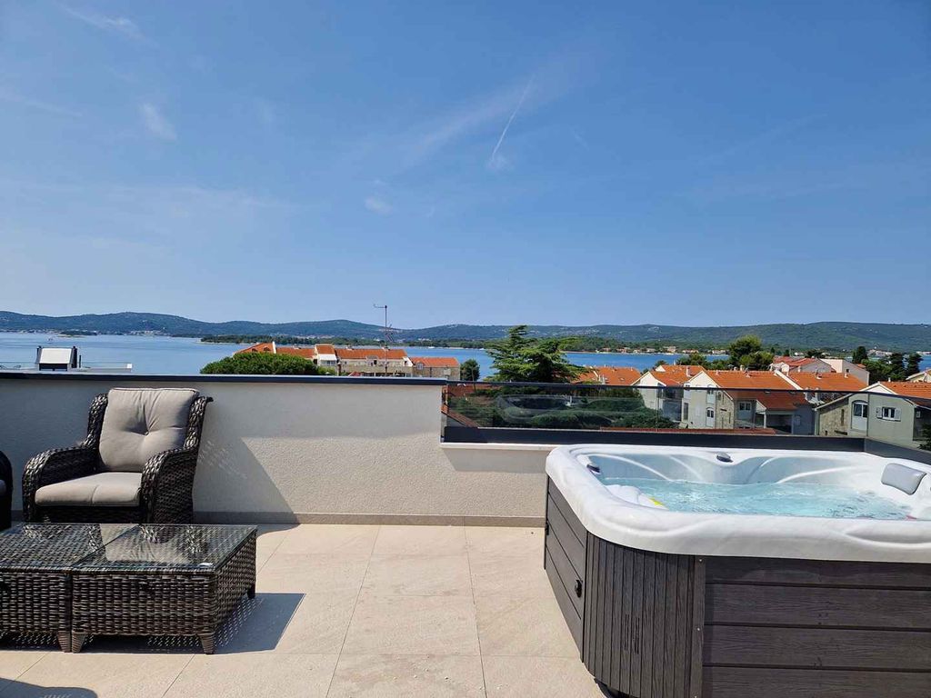 Ferienwohnung mit Whirlpool und Meerblick