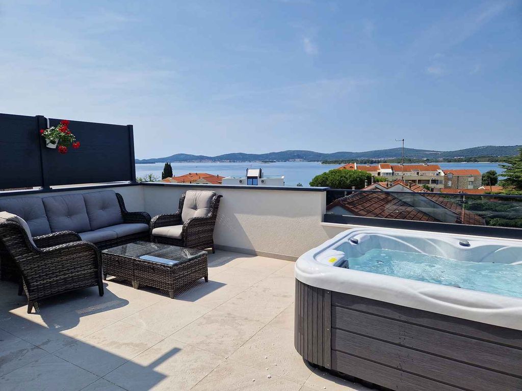 Ferienwohnung mit Whirlpool und Meerblick