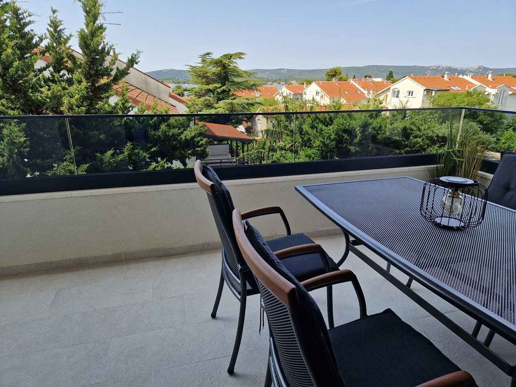 Ferienwohnung mit Whirlpool und Meerblick