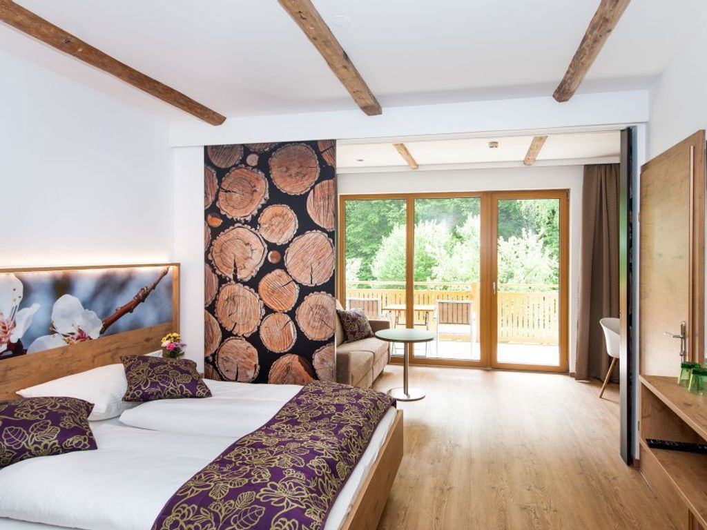Doppelbett mit abtrennbaren Raum