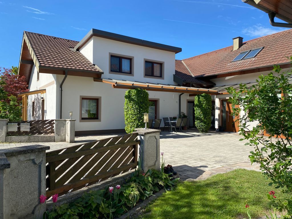 Gästeterrasse bei Zimmer & Ferienwohnungen Leeb in Persenbeug-Gottsdorf