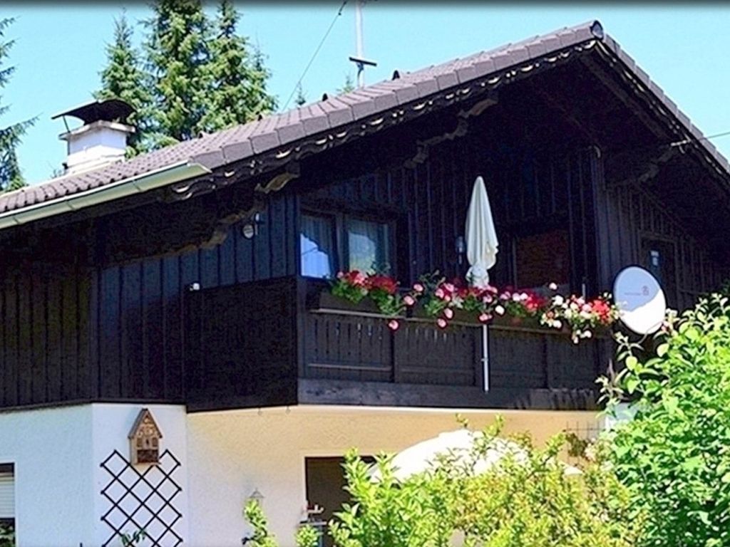 Haus im Sommer - Ferienwohnung im 1. Stock