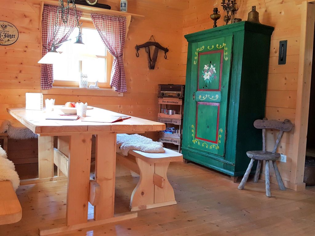 Lederhuberhütte, Stube