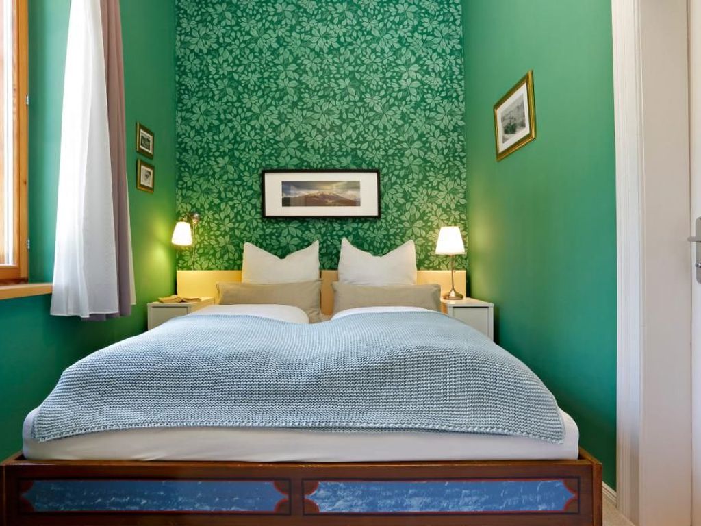 Schlafzimmer 1
