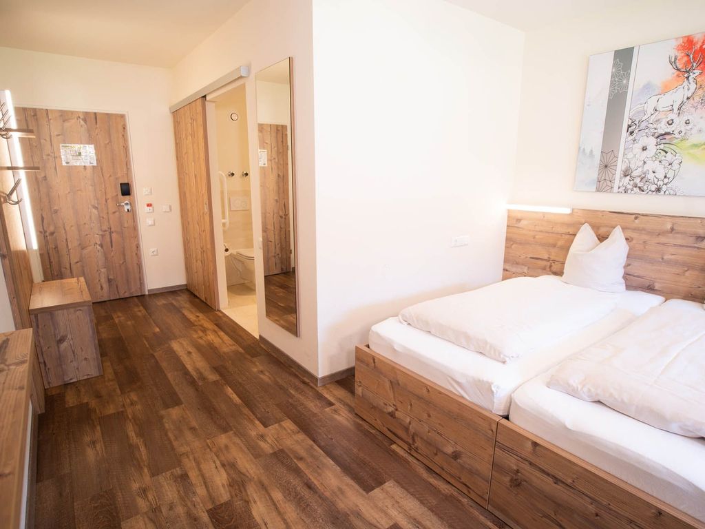 Standard Zimmer barrierefrei im COOEE alpin Hotel Dachstein