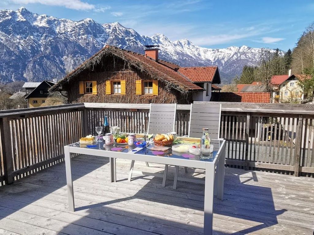 große Terrasse mit wunderschöen Panoramablick
