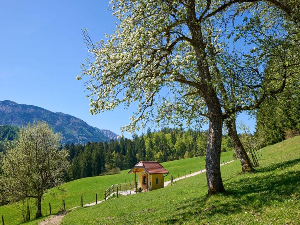 Traumhafte Aussicht mit Kapelle