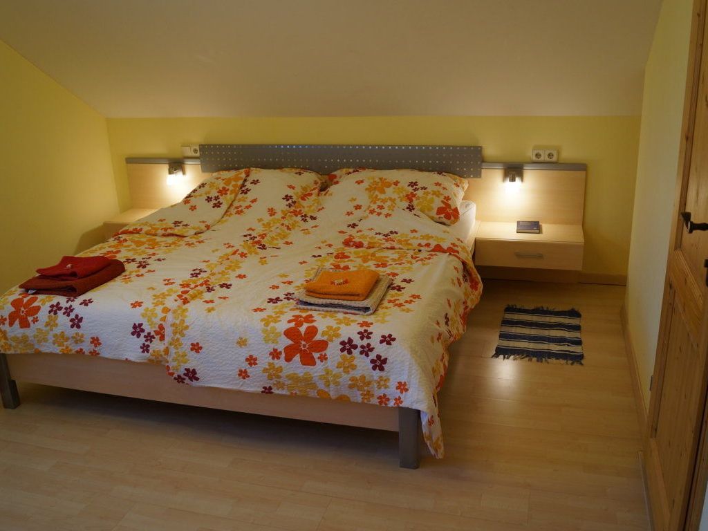 Doppelbett im Ahornzimmer