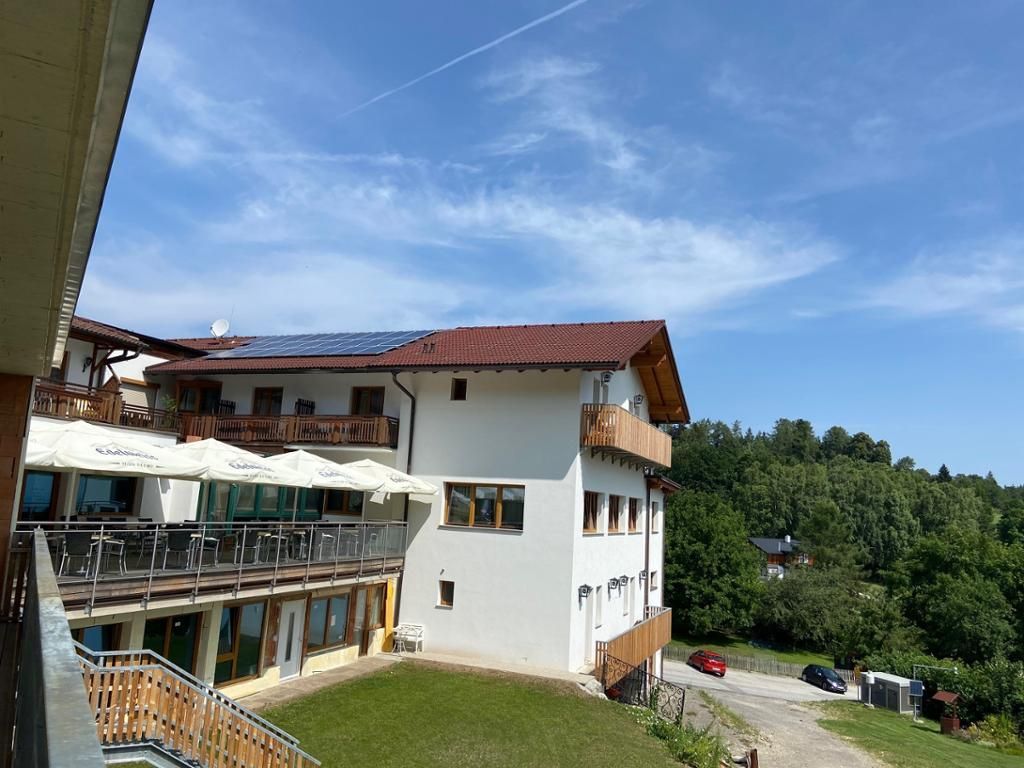 Terrasse mit Blick ins Tal
