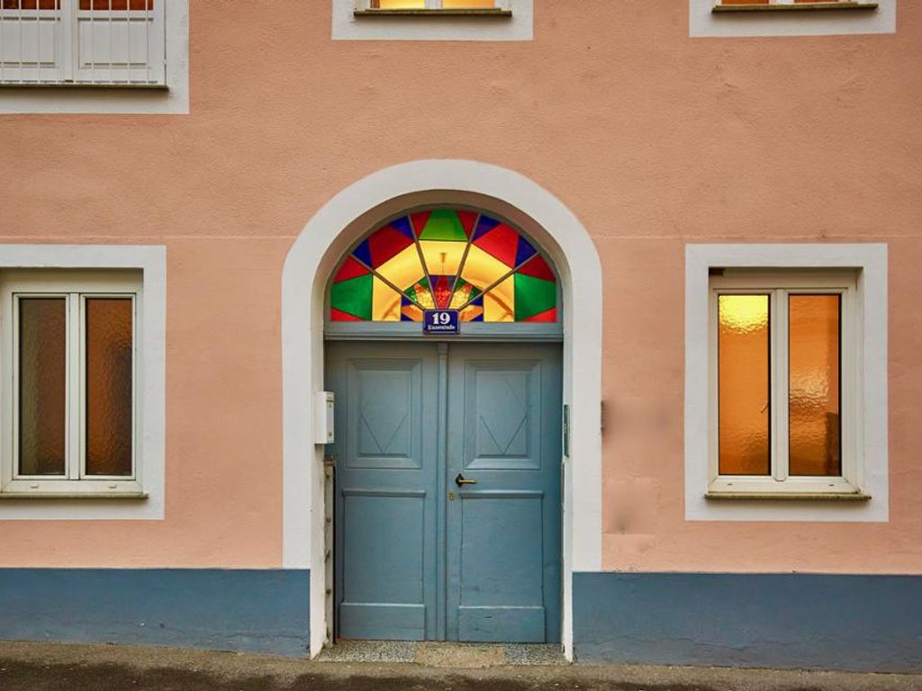 AA.Eingang.Strasse-min