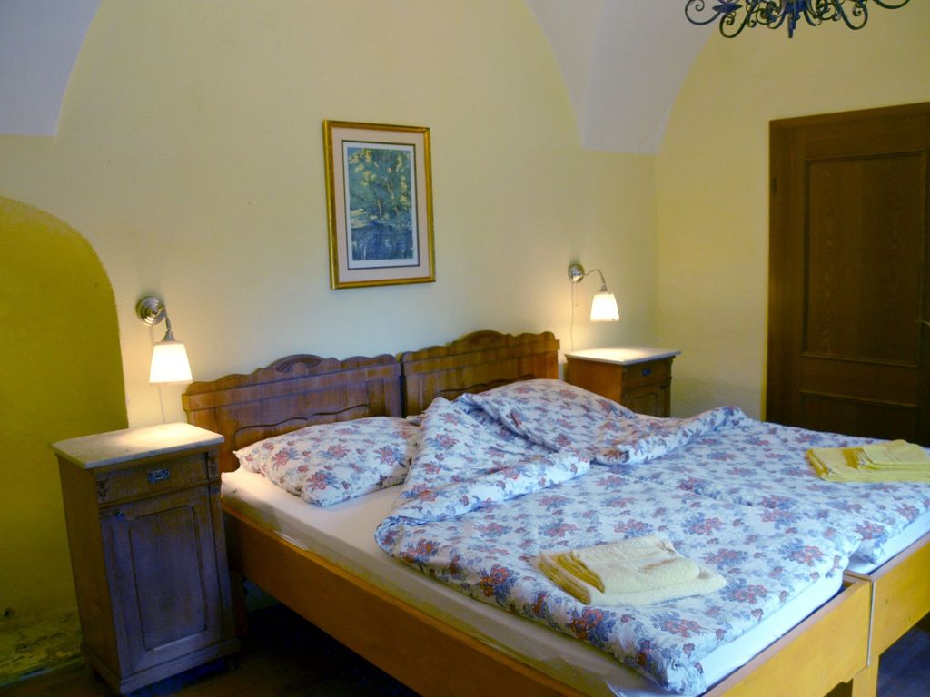 Schlafzimmer 1