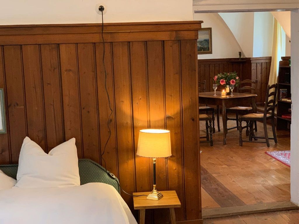 Blick aus dem Schlafzimmer ins Wohnzimmer