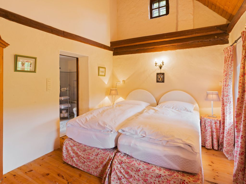 Schlafzimmer 1