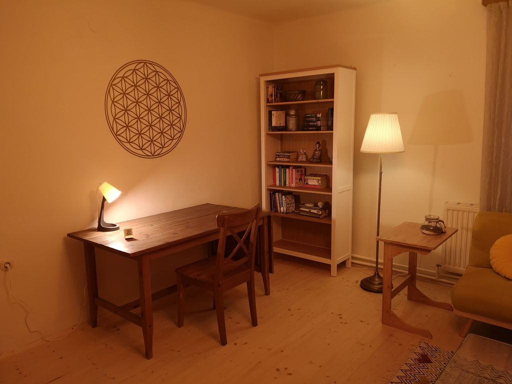 Arbeitsplatz im Wohnzimmer