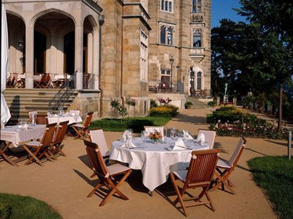 Schloss-Terrasse