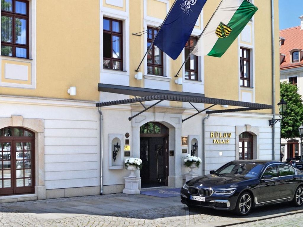 Außenansicht Hoteleingang