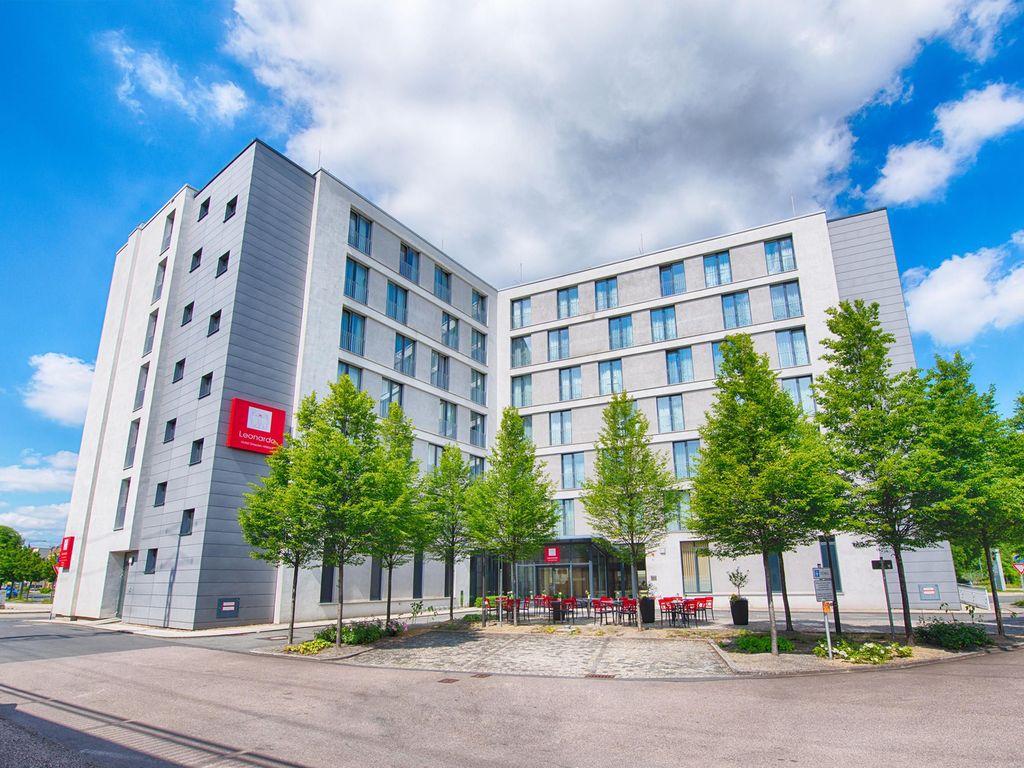 Außenansicht Leonardo Hotel bei Tag