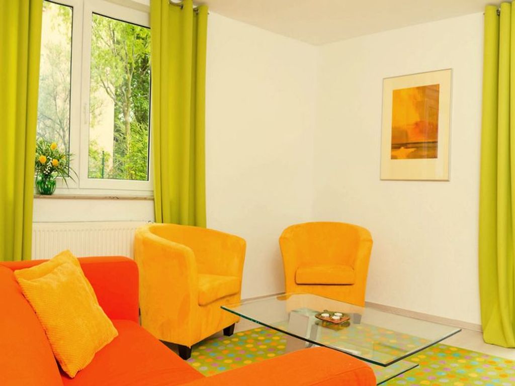 Wohnraum mit angrenzender Loggia