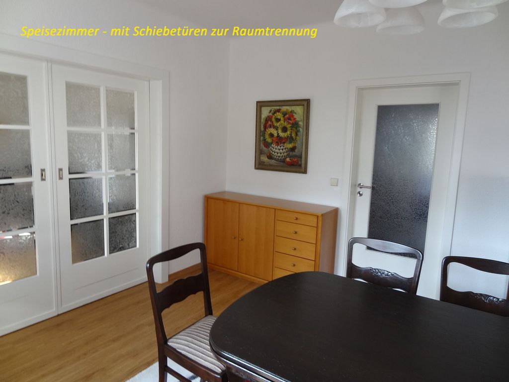 Speisezimmer - Ansicht 4 mit geschlossener Schiebetür zum Wohnzimmer 1