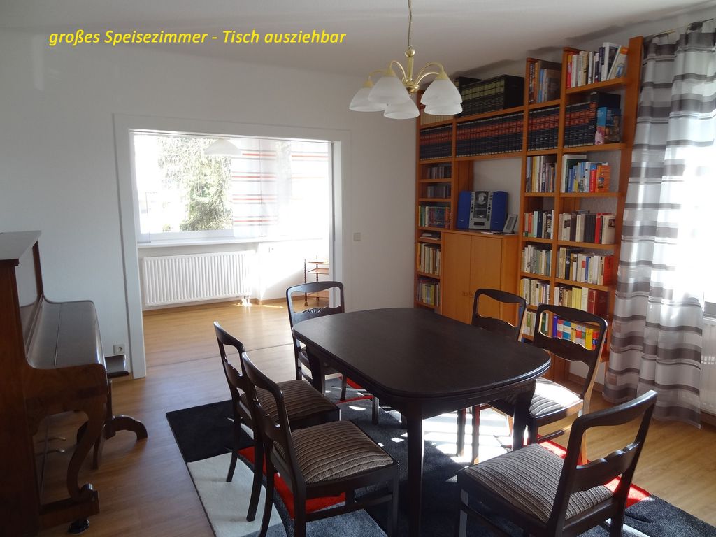 Speisezimmer - Ansicht 1 mit Durchgang zur Lese- oder Spielecke