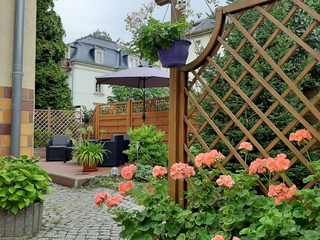 Weg zum Eingangsbereich