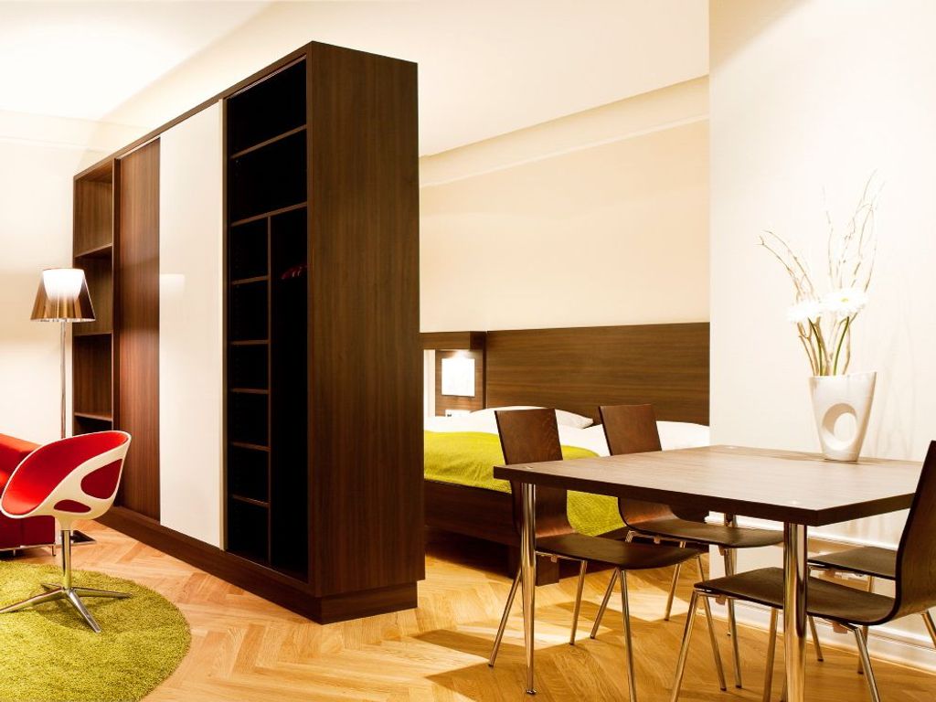 Wohn-/ Schlafzimmer