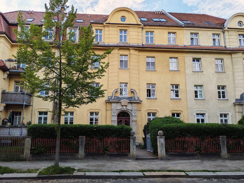 2 FASSADE
