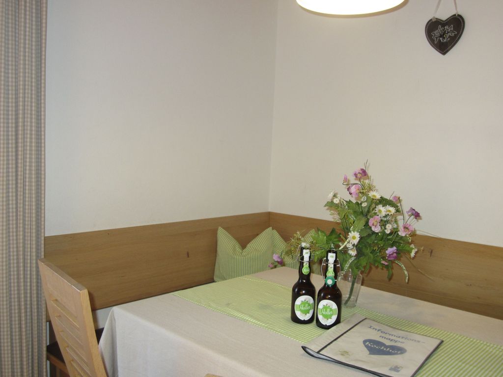 Tisch mit Eckbank