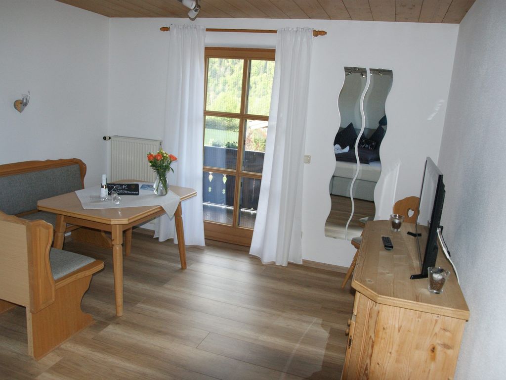in der Wohnung 1
