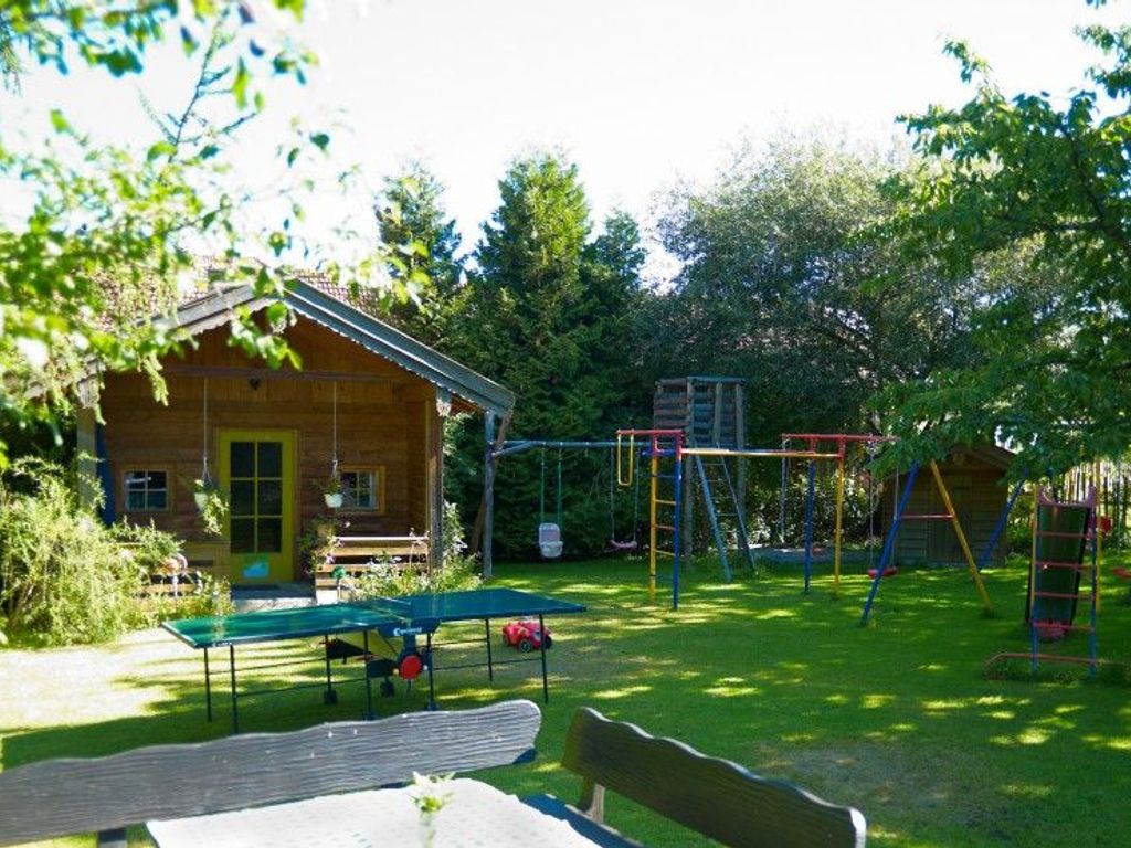 Idyllische Gartenanlage mit Spielplatz für Ihre Kinder